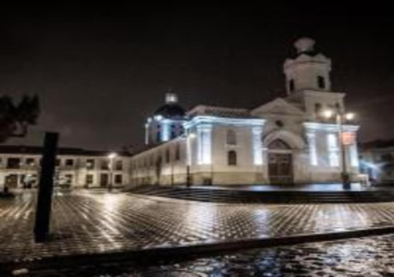 Hotel Azul De La Plaza By Chat Noir Cuenca Luaran gambar