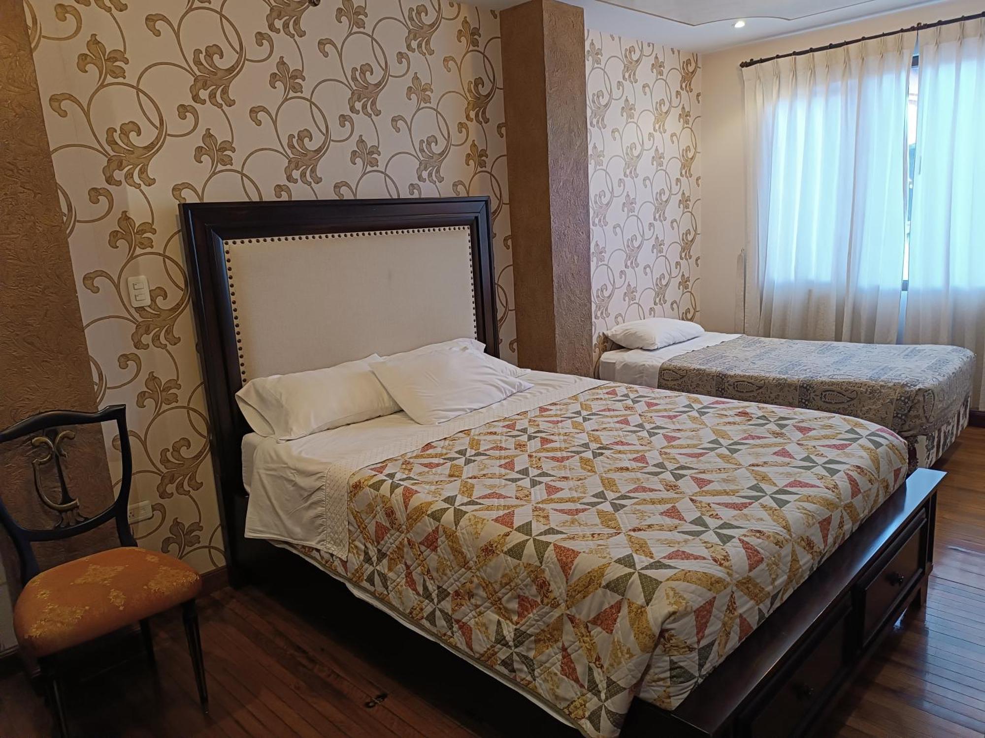 Hotel Azul De La Plaza By Chat Noir Cuenca Luaran gambar